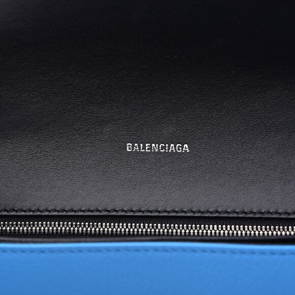 BALENCIAGA  Pebbled Calfskin Logo Everyday Flap Chain Wallet Bright Bleu - Picture 4 of 13